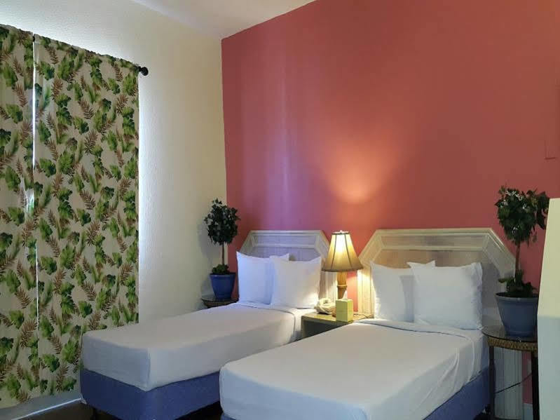 One Pacific Hotel Тамунинг Екстериор снимка