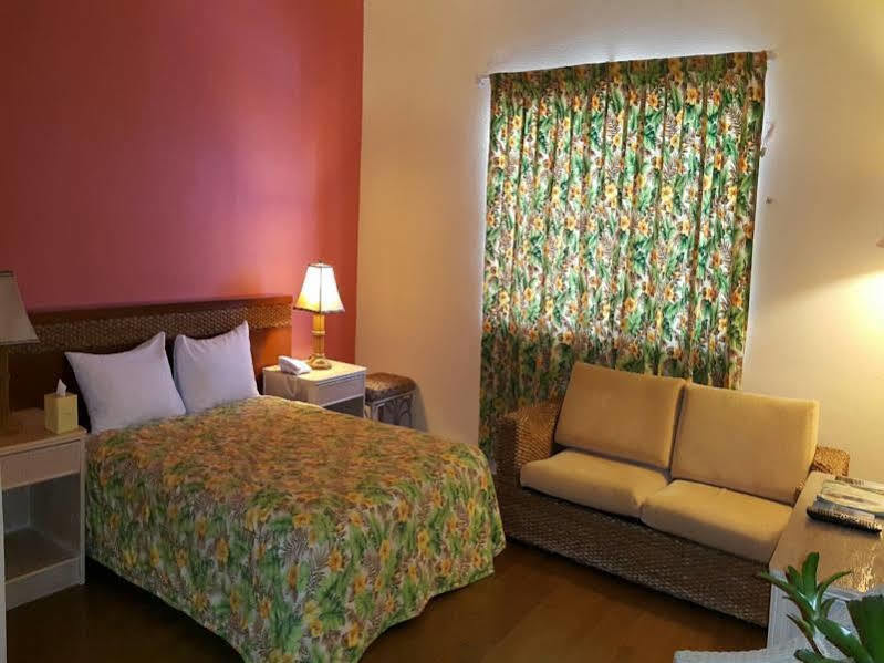 One Pacific Hotel Тамунинг Екстериор снимка