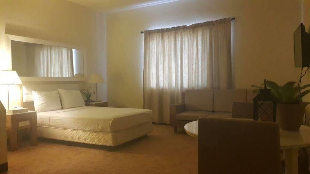 One Pacific Hotel Тамунинг Екстериор снимка
