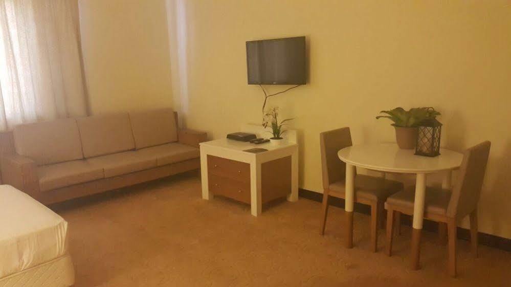 One Pacific Hotel Тамунинг Екстериор снимка