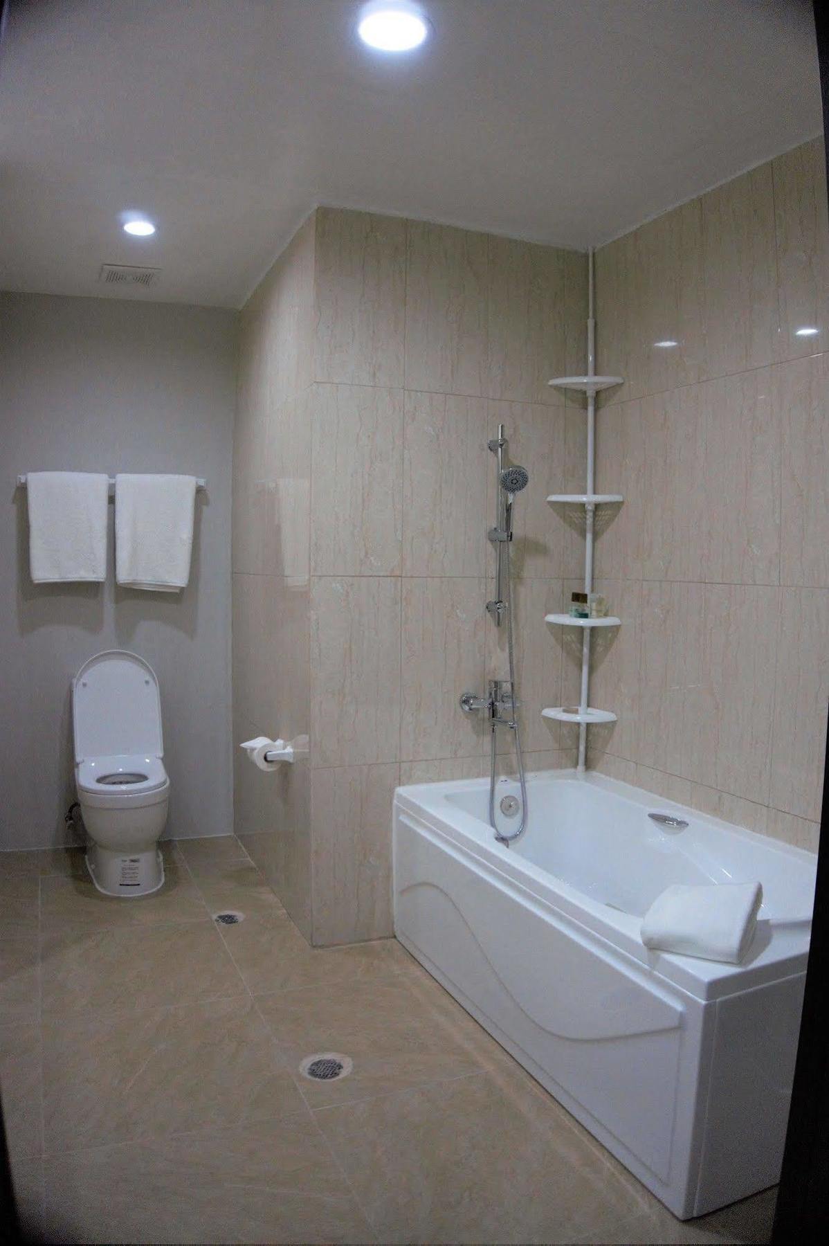 One Pacific Hotel Тамунинг Екстериор снимка