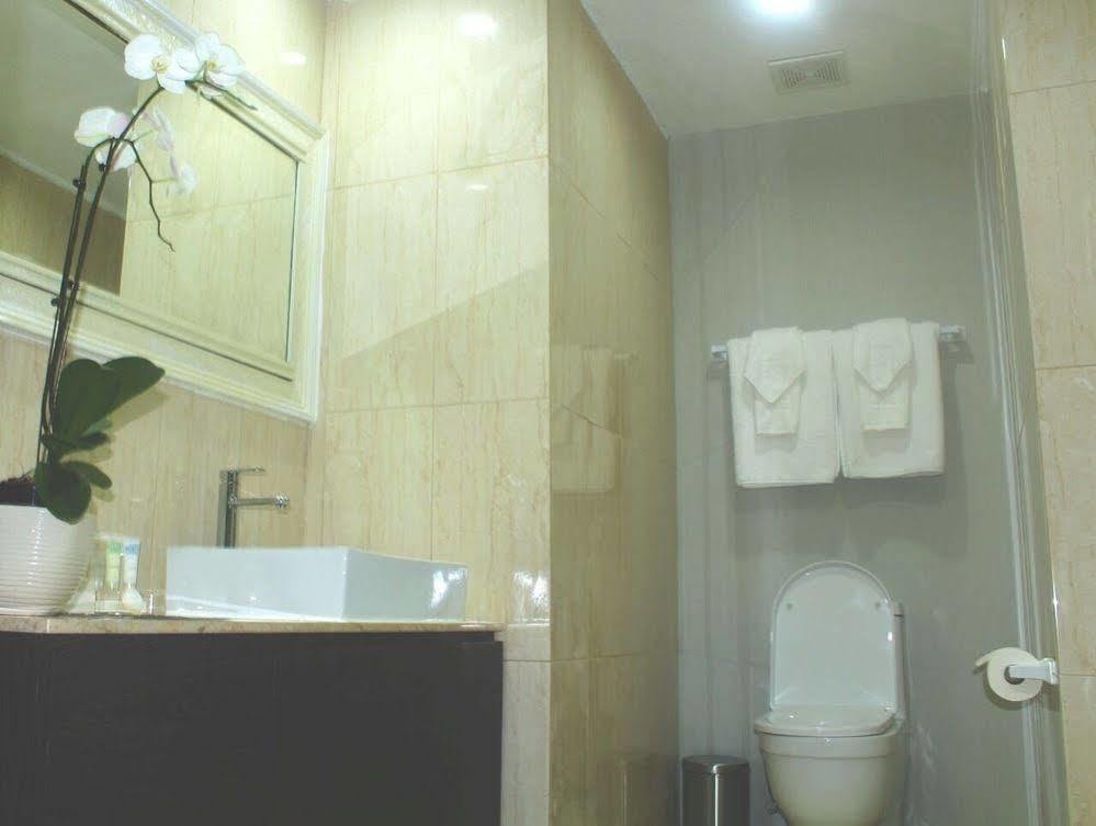 One Pacific Hotel Тамунинг Екстериор снимка