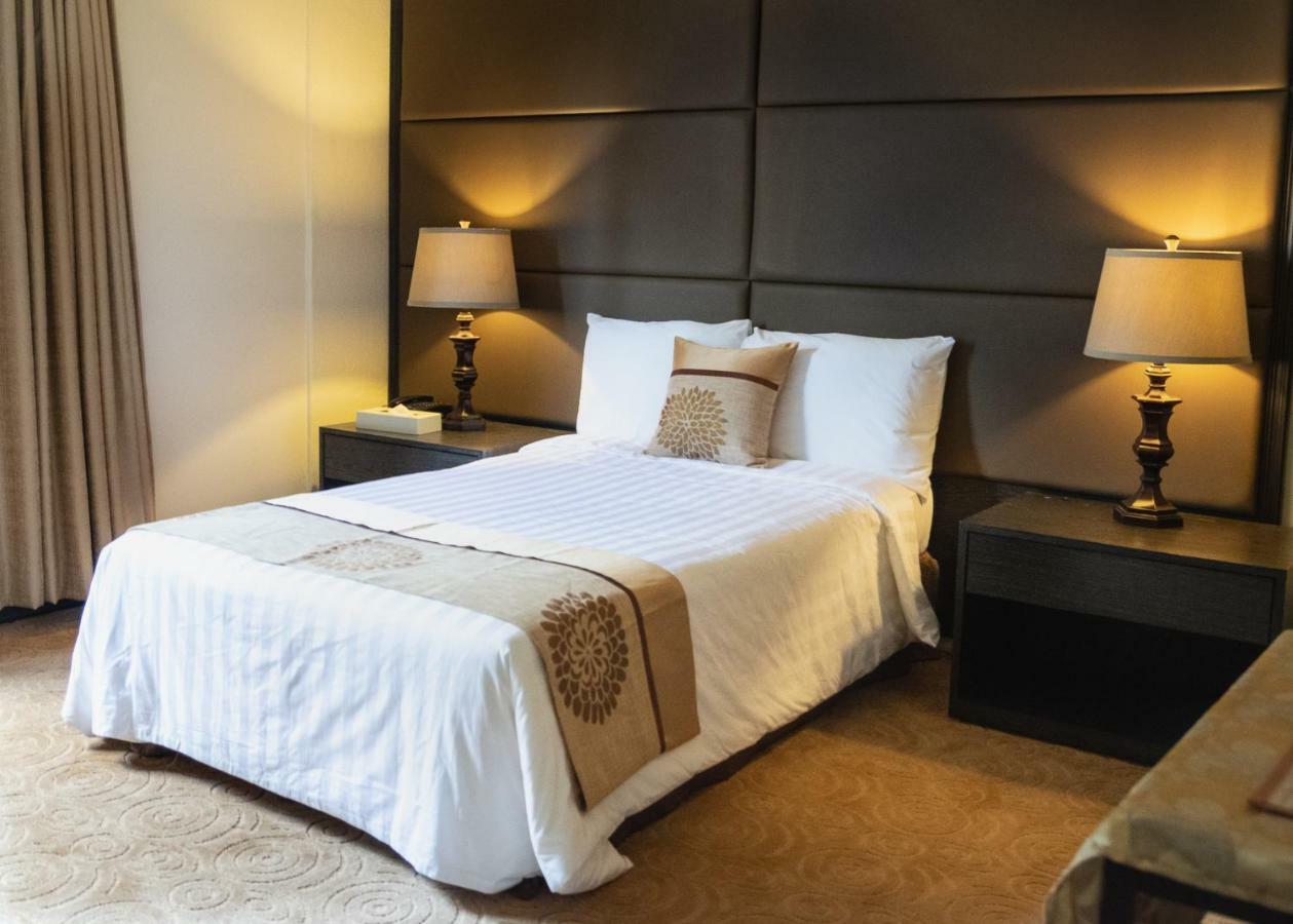 One Pacific Hotel Тамунинг Екстериор снимка
